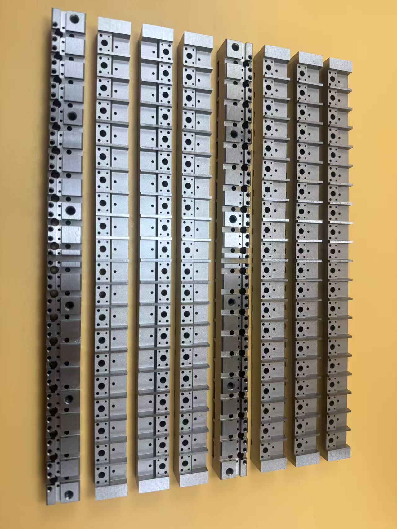 Các yếu tố chính ảnh hưởng đến Bộ phận dây EDM là gì?